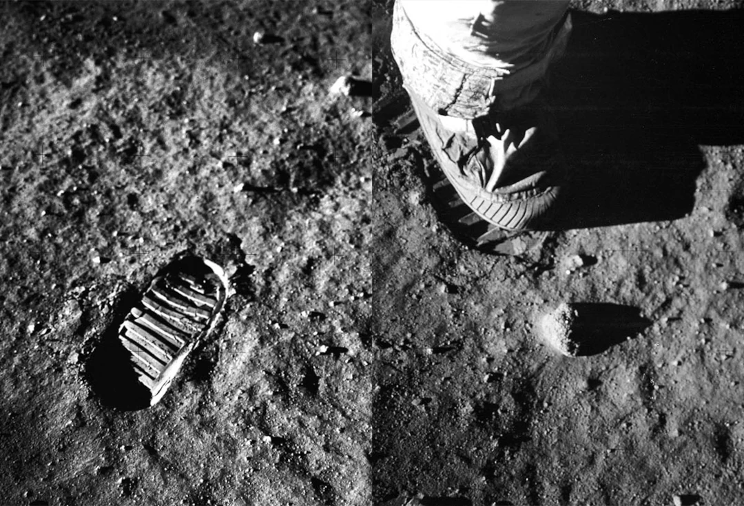 Photo of footprint on moon.